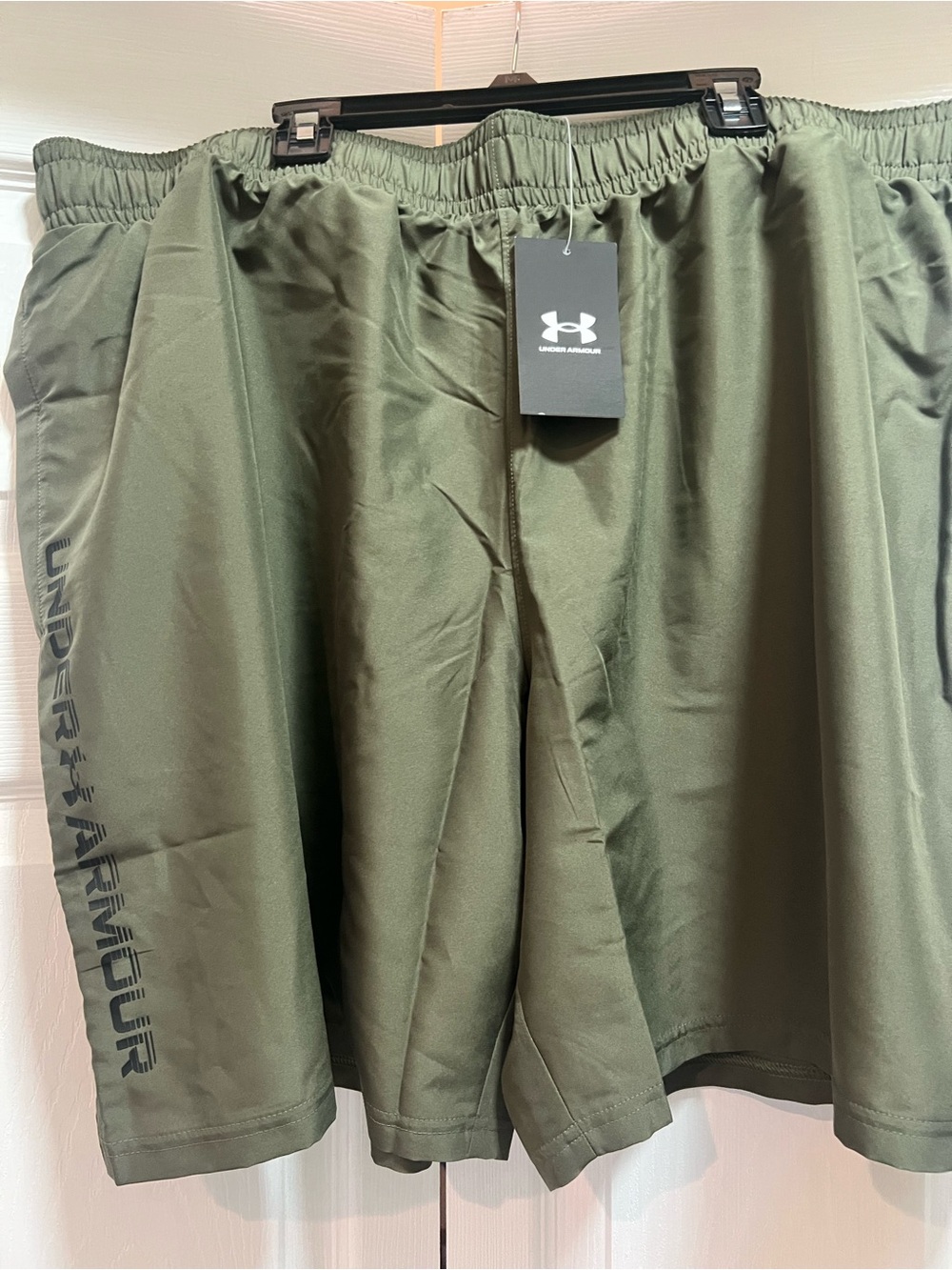 Under Armour Men’s Olive tech wovenPerformance Shorts xxl new with tag